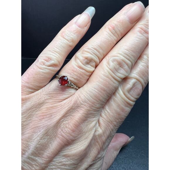 Vintage 10k White Gold Garnet Solitaire Ring – Size 6.5 – Magnolia Jewelry - Picture 4 of 16